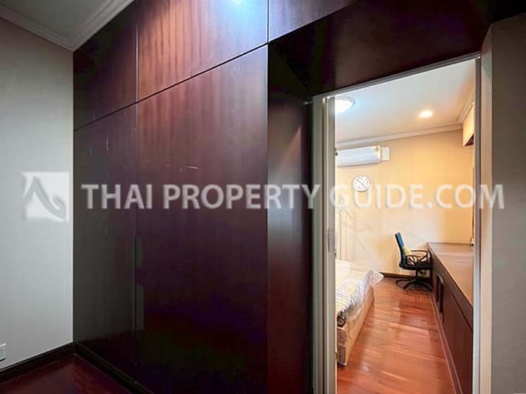 House with Shared Pool in Srinakarin 